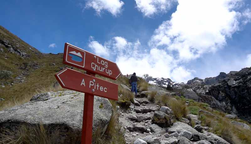 02-churup-lake-signpost