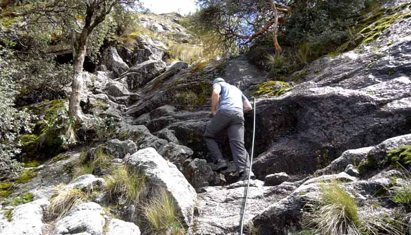 06-churup-lake-cables